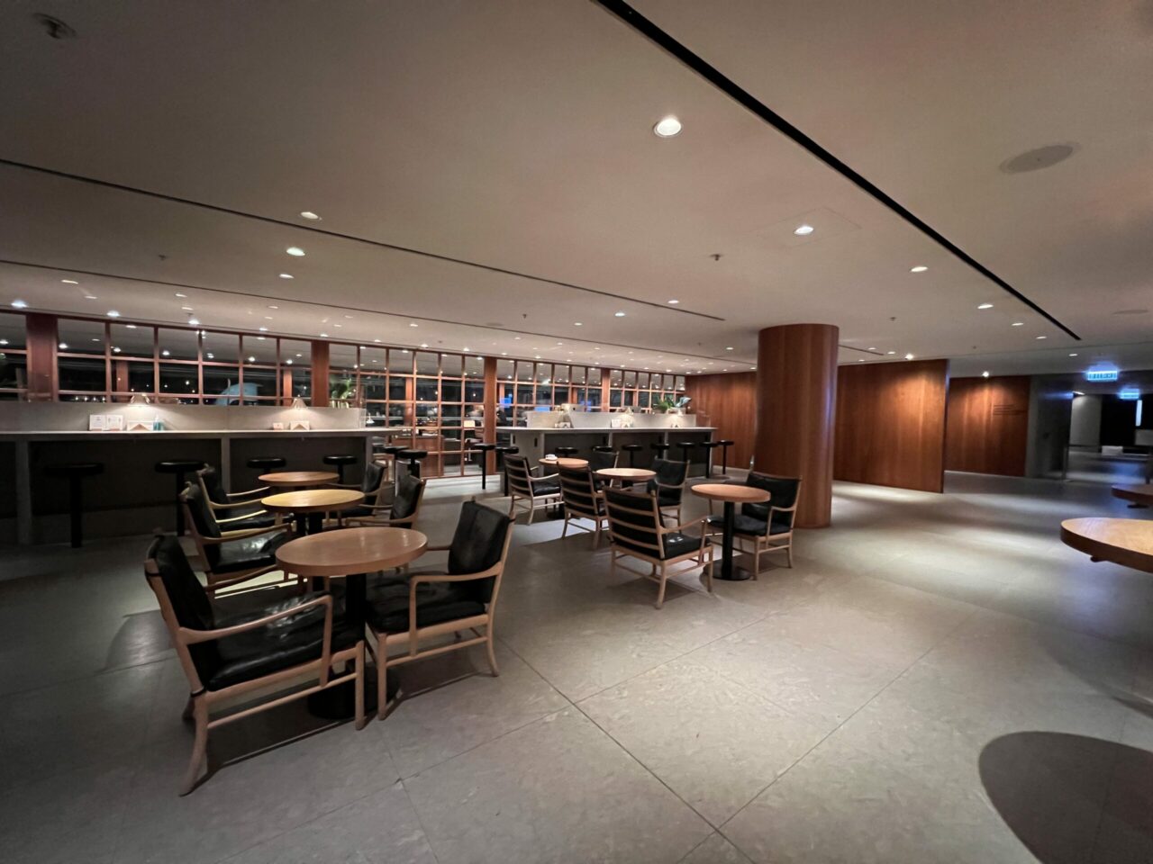 How is Cathay Pacific's 'The Pier' Business Class Lounge holding up? - Turning  left for less