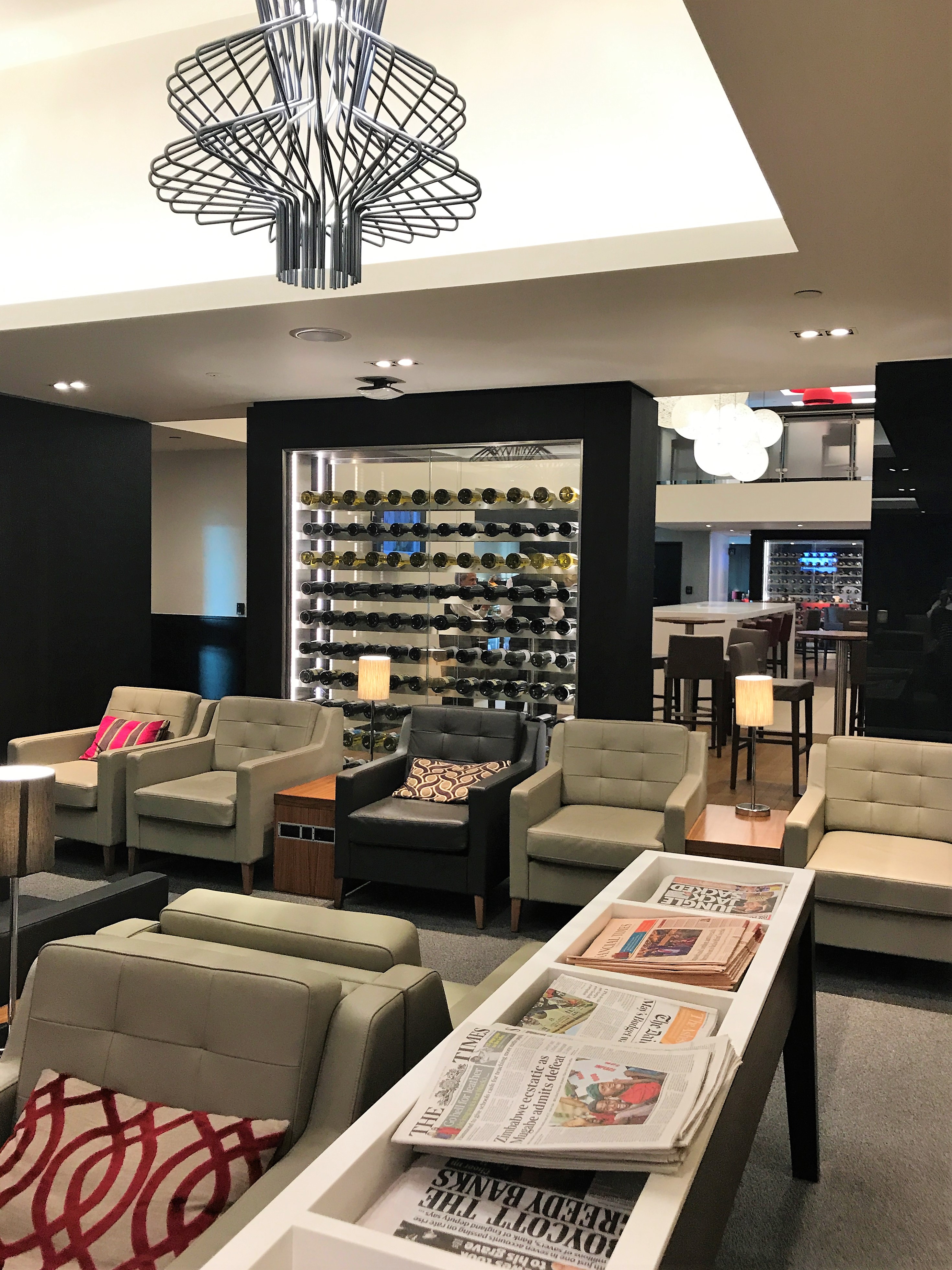 BA Gatwick South new Club lounge review - Turning left for less