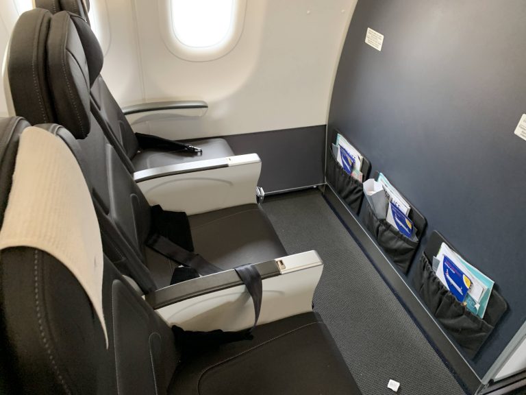 British Airways A320 Neo Club Europe review - who stole my centre table ...