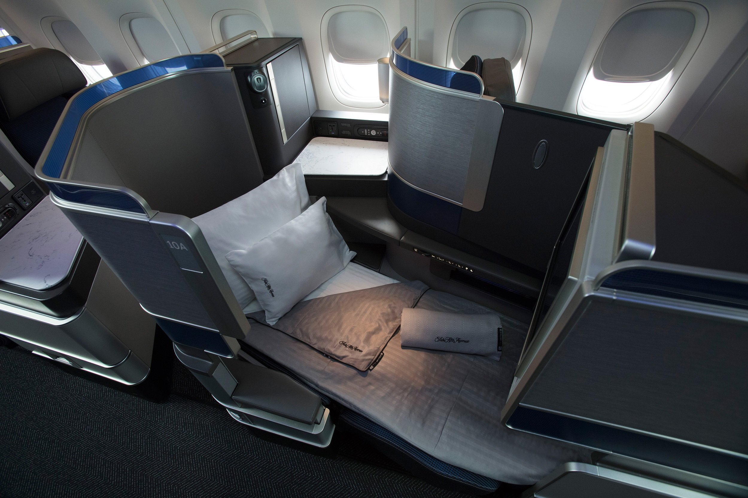 READER REVIEW: United Airlines B787-9 Business Class review Los Angeles to  London - Turning left for less