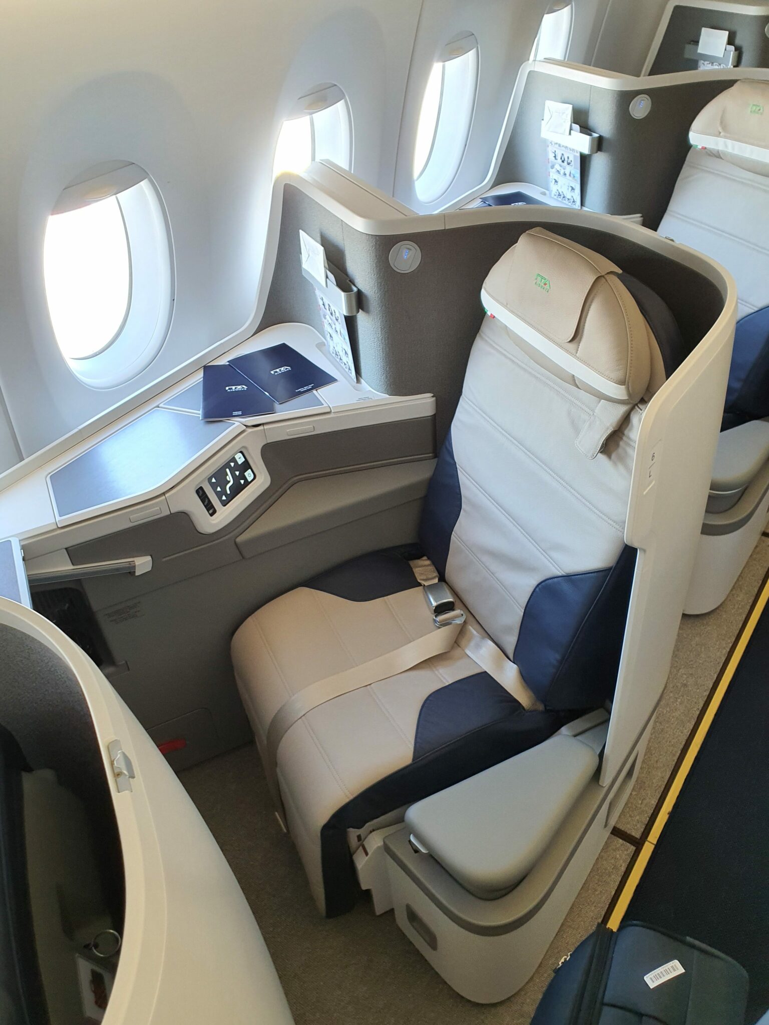 Ita Airways Alitalia 20 A350 Maiden Flight Business Class Review