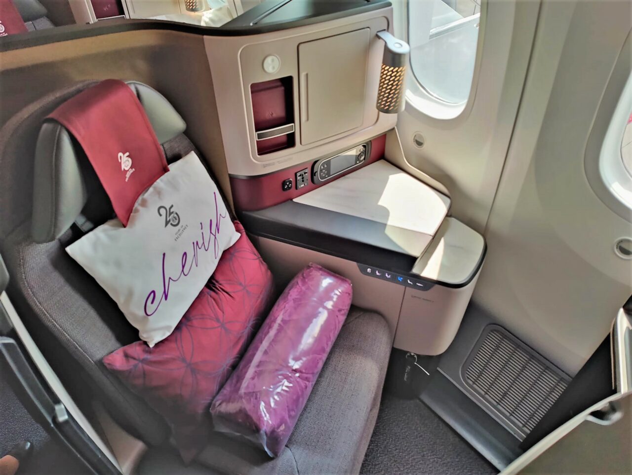 Qatar Airways' new B787-9 business class Premium Suite aka QSuite lite ...