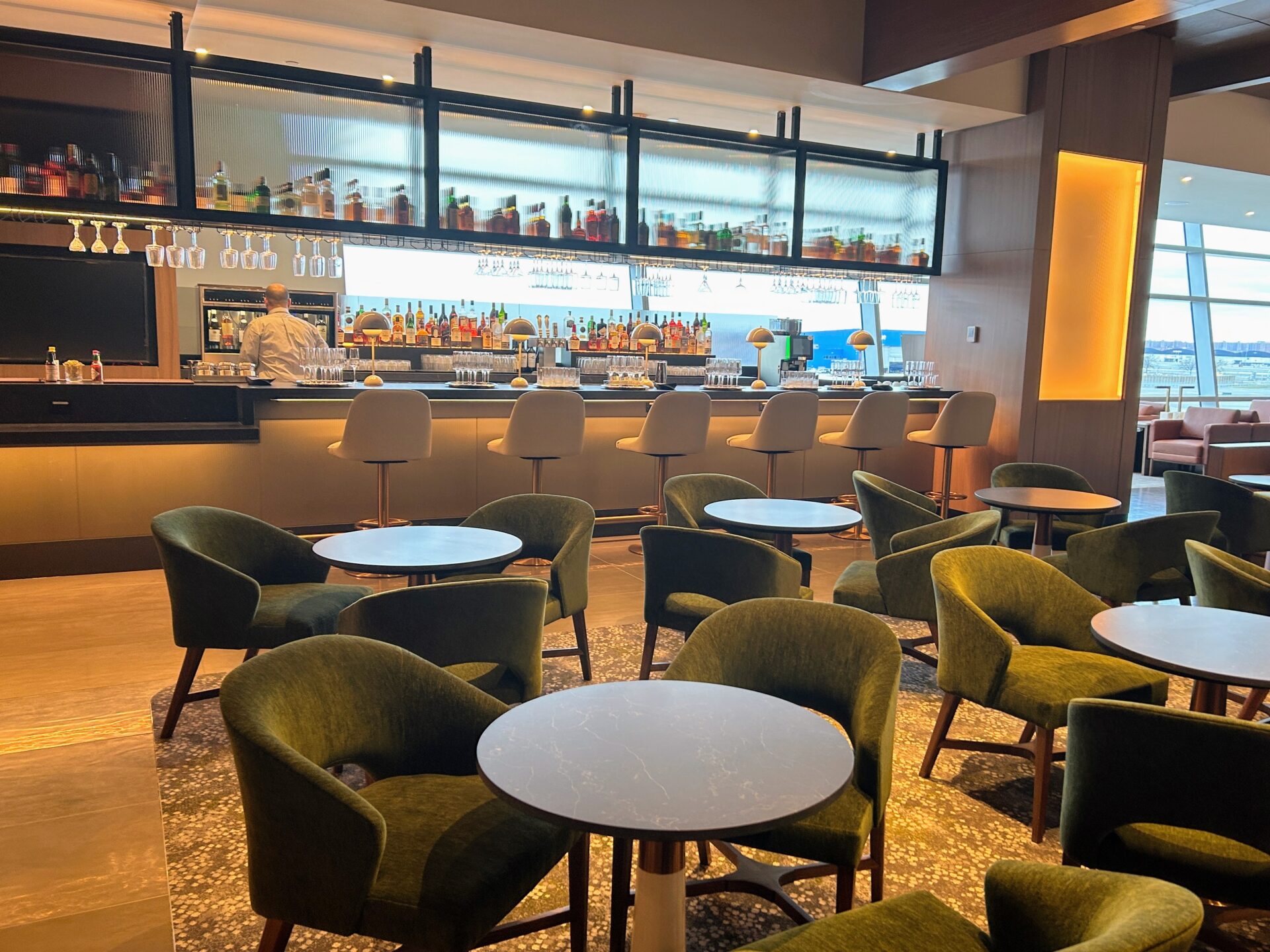 British Airways & American Airlines New York JFK T8 new lounges and ...