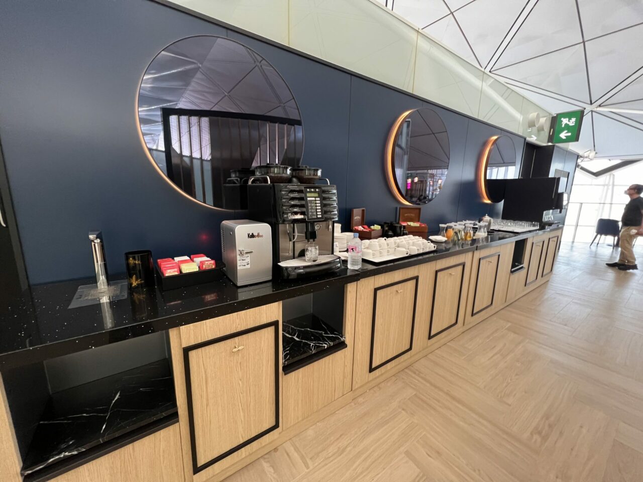 Review: Chase Sapphire Lounge By The Club, Hong Kong International ...