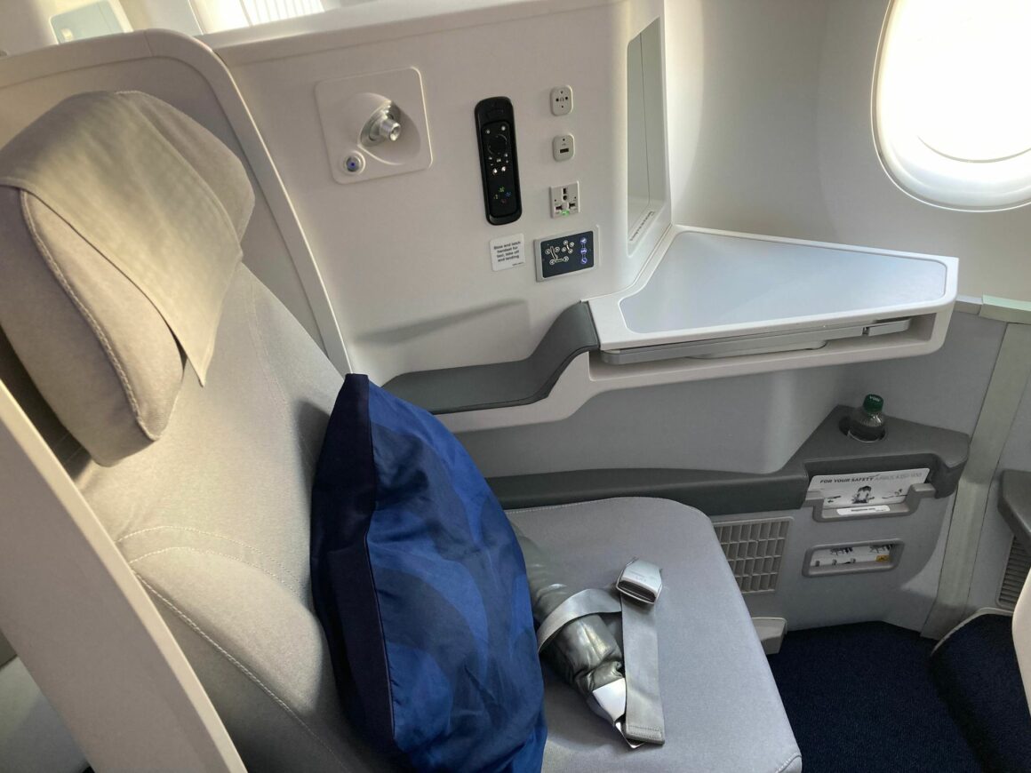 REVIEW: Finnair Business Class Heathrow to Helsinki - Part 1 - Turning ...