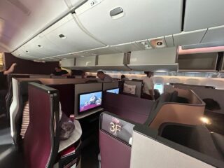 Qatar Airways QSuites B777-200LR business class review - Turning left ...