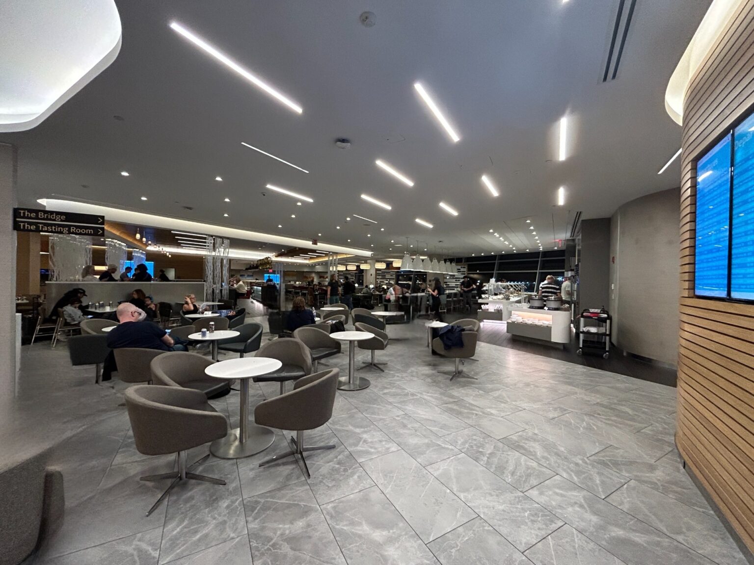 REVIEW: Greenwich lounge T8 New York JFK (formerly Flagship) BA/AA ...