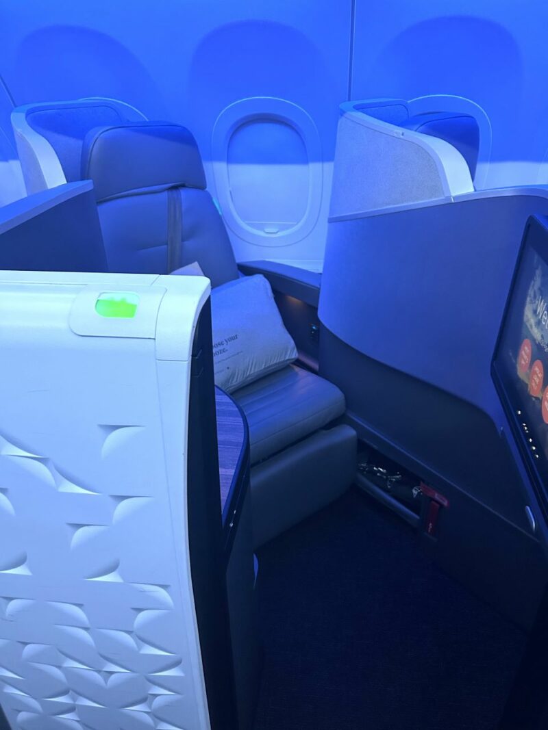 REVIEW: Jet Blue Mint Suite A321LR New York JFK to London Heathrow ...