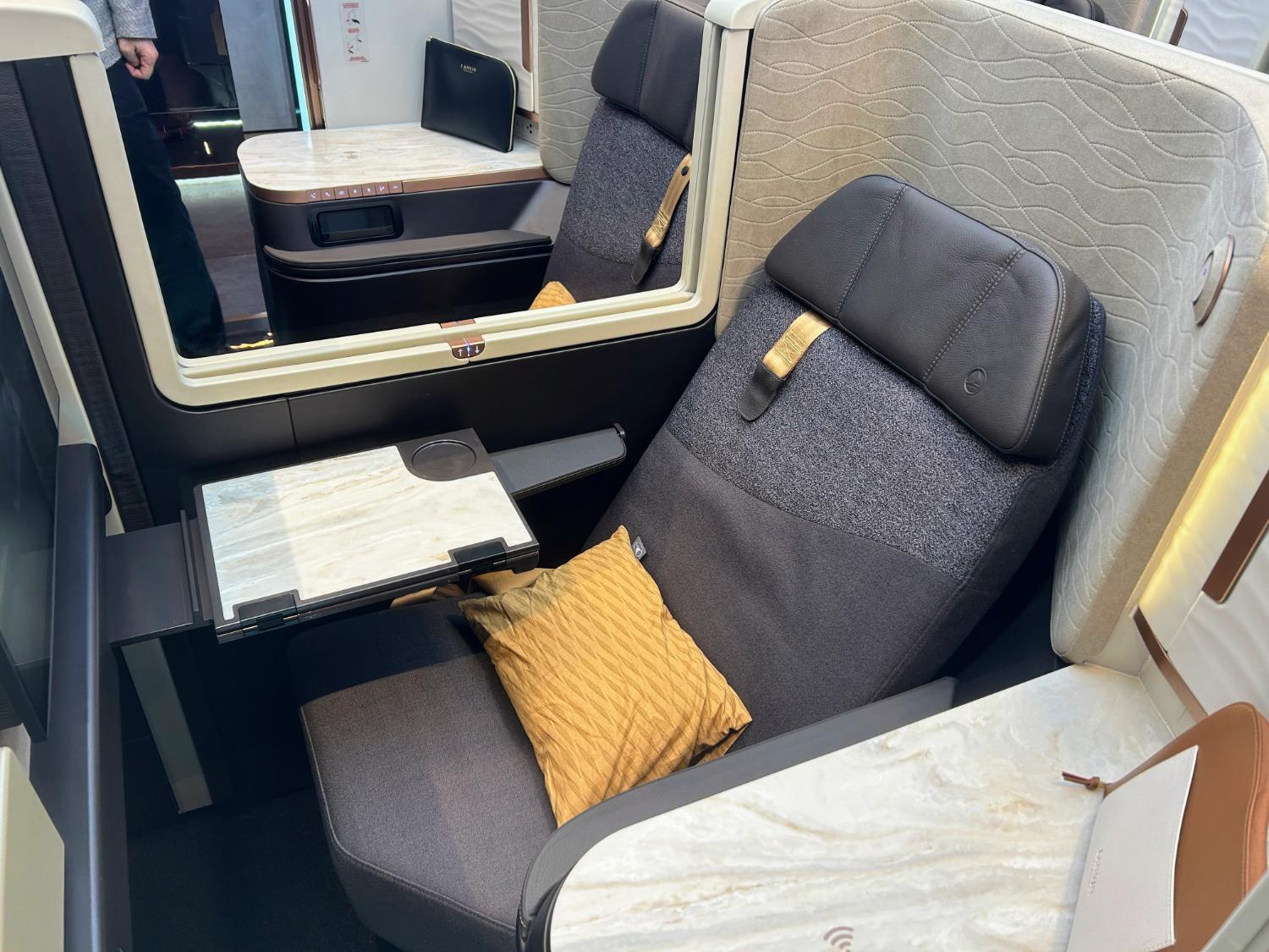 NEWS: Turkish new business class suites, BA safety video, Virgin and Qatar new aircraft orders and new Virgin LAX Clubhouse